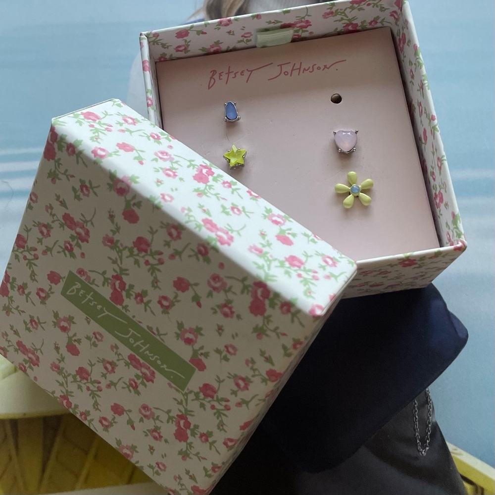 *NWOT* Betsey Johnson Mix ‘n Match Earrings